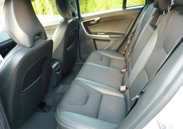 Volvo V60 cena 44500 przebieg: 299900, rok produkcji 2016 z Kraśnik małe 106